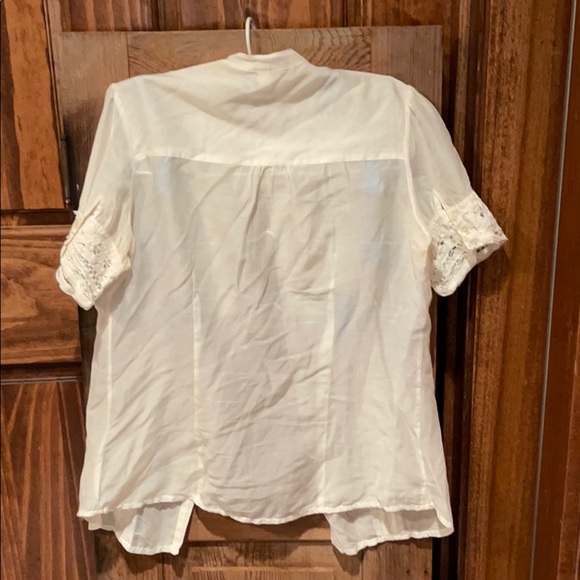 Lace accent blouse - Picture 5 of 10